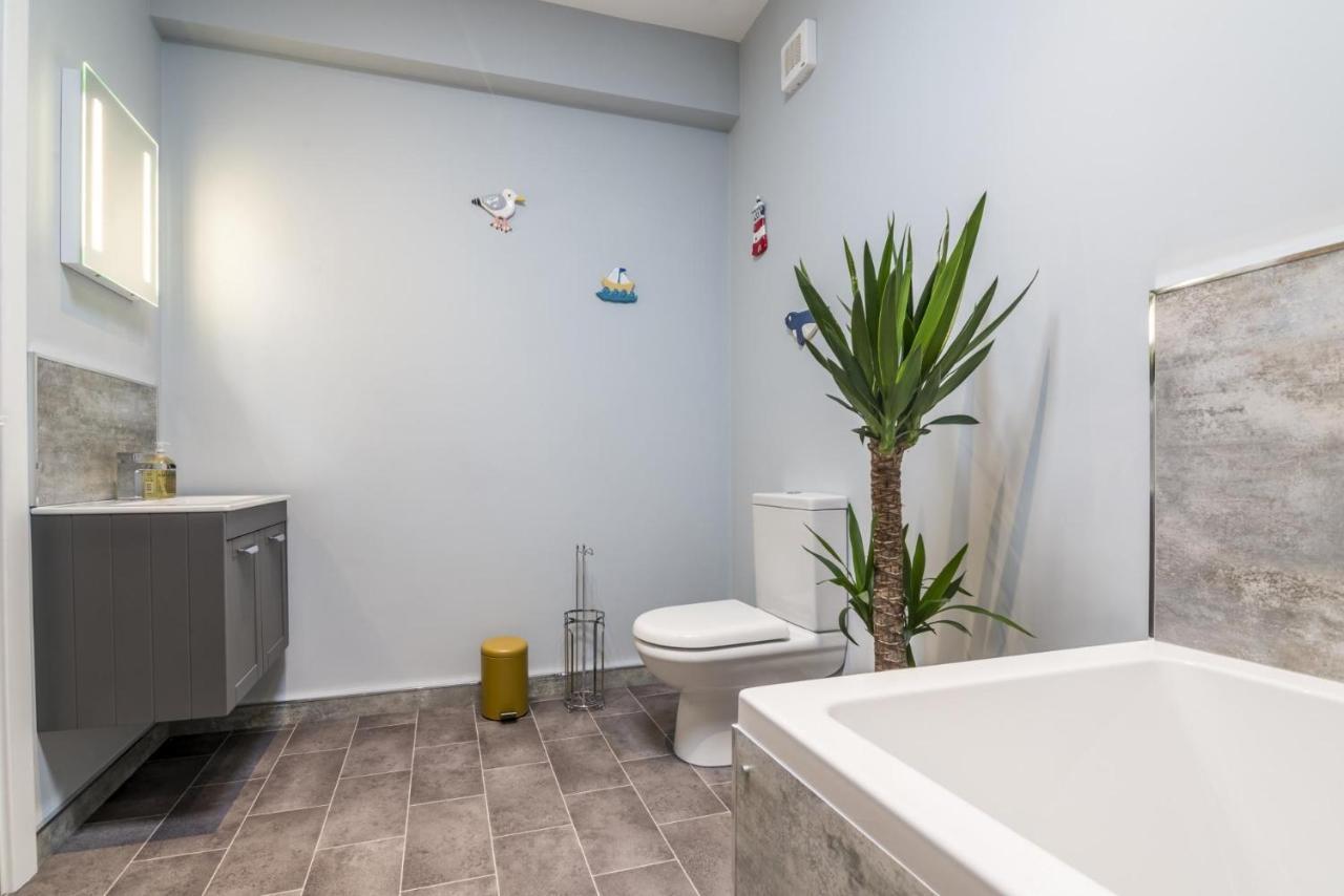 To Mawr - 2 Bedroom Apartment - Tenby Zewnętrze zdjęcie